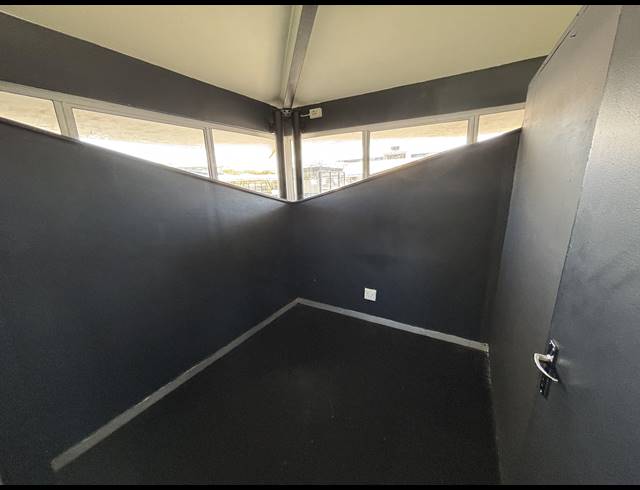 37M² OFFICE TO LET IN LA LUCIA